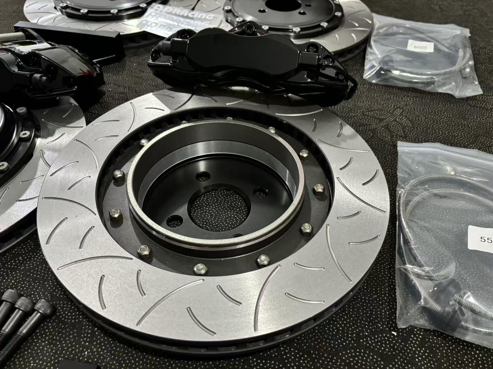 Kompletny zestaw dużych klockó – Front Rear Brake Caliper Bracket Kit recenzja i cena