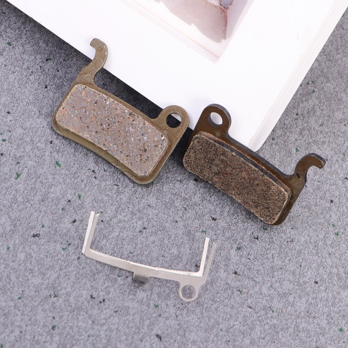 2 zestawy półmetalowych klockó – Brake Pads Bike recenzja i cena